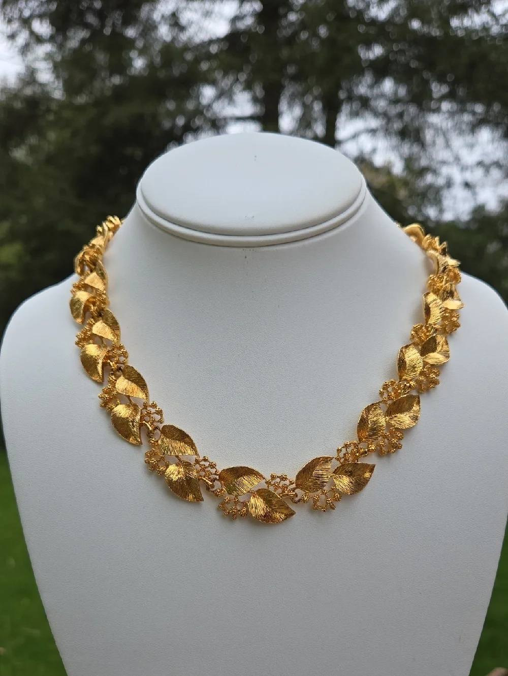 Napier Vintage Gold plated Elegant Gold Leaf Link Necklace - Picture 5 of 16